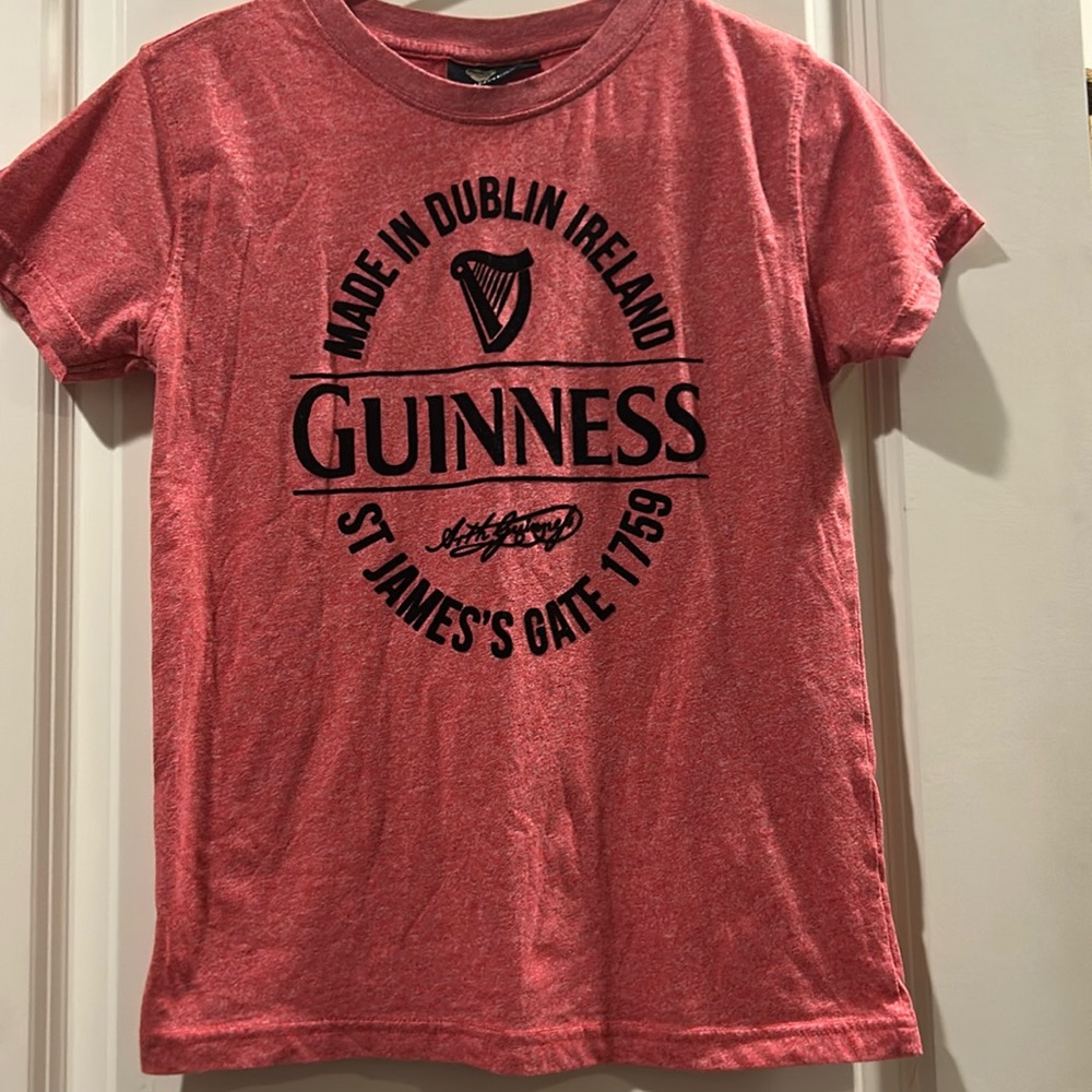 NWOT Guinness velvety textured graphic Tee Tshirt from Dublin Ireland Size M